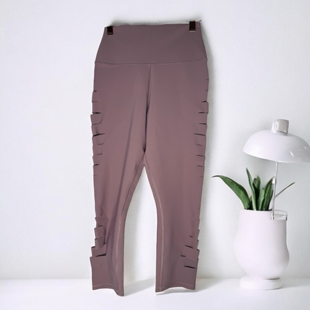 NWOT ALO YOGA High Waist Slice Capri Leggings for Yoga Pants SMALL - Picture 1 of 9